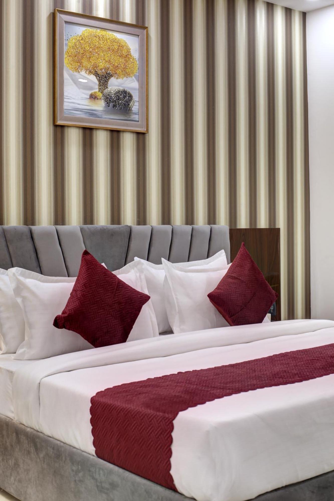Limewood Stay - Millennium Huda City Center グルガウン エクステリア 写真