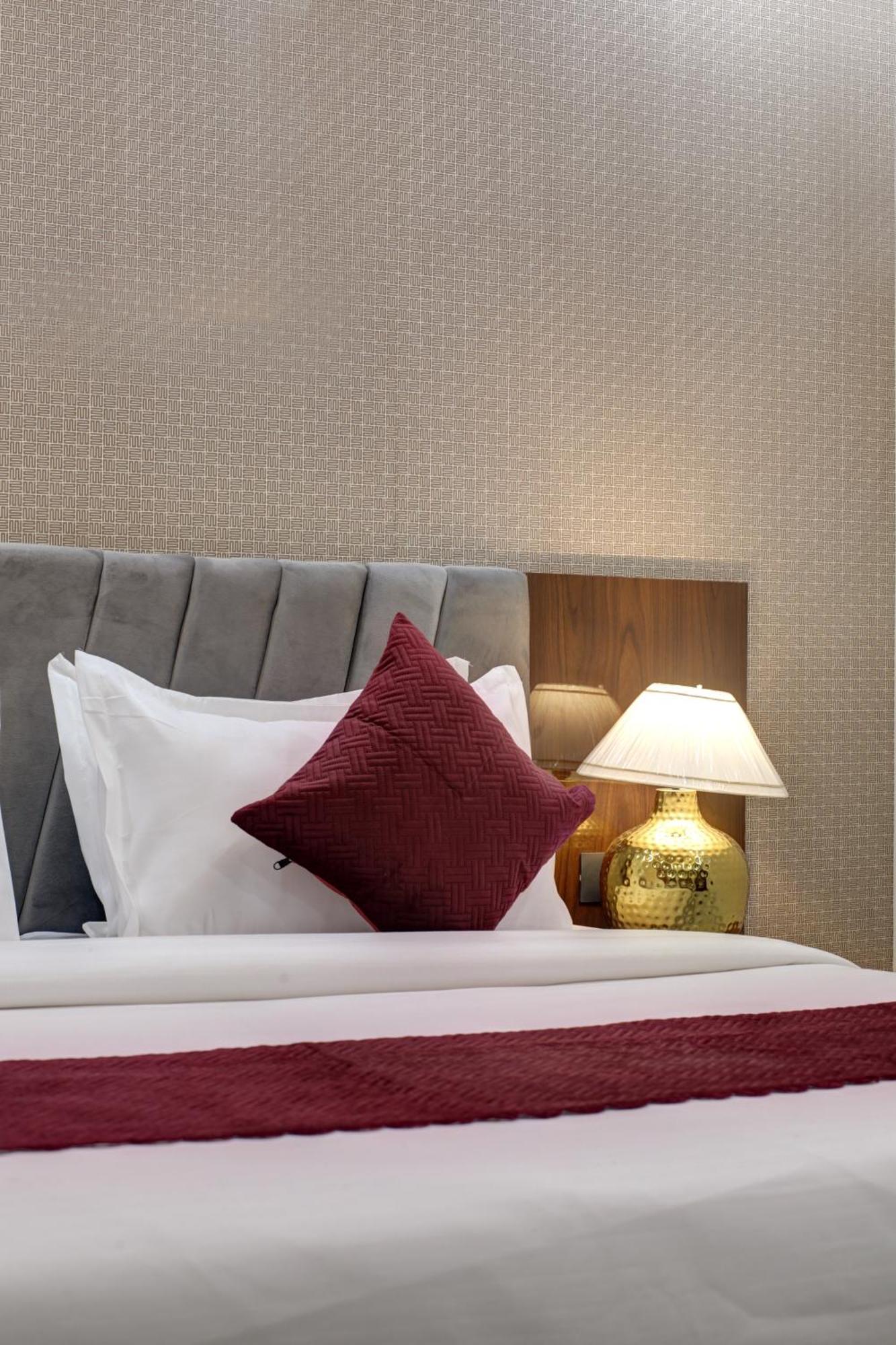 Limewood Stay - Millennium Huda City Center グルガウン エクステリア 写真